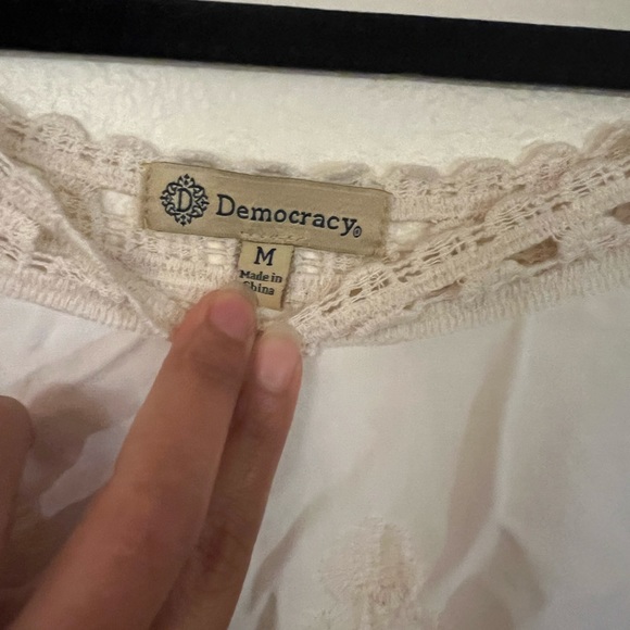 Lace embroidered top, with bell sleeves. Sleeves have side slits. EUC - Picture 4 of 9